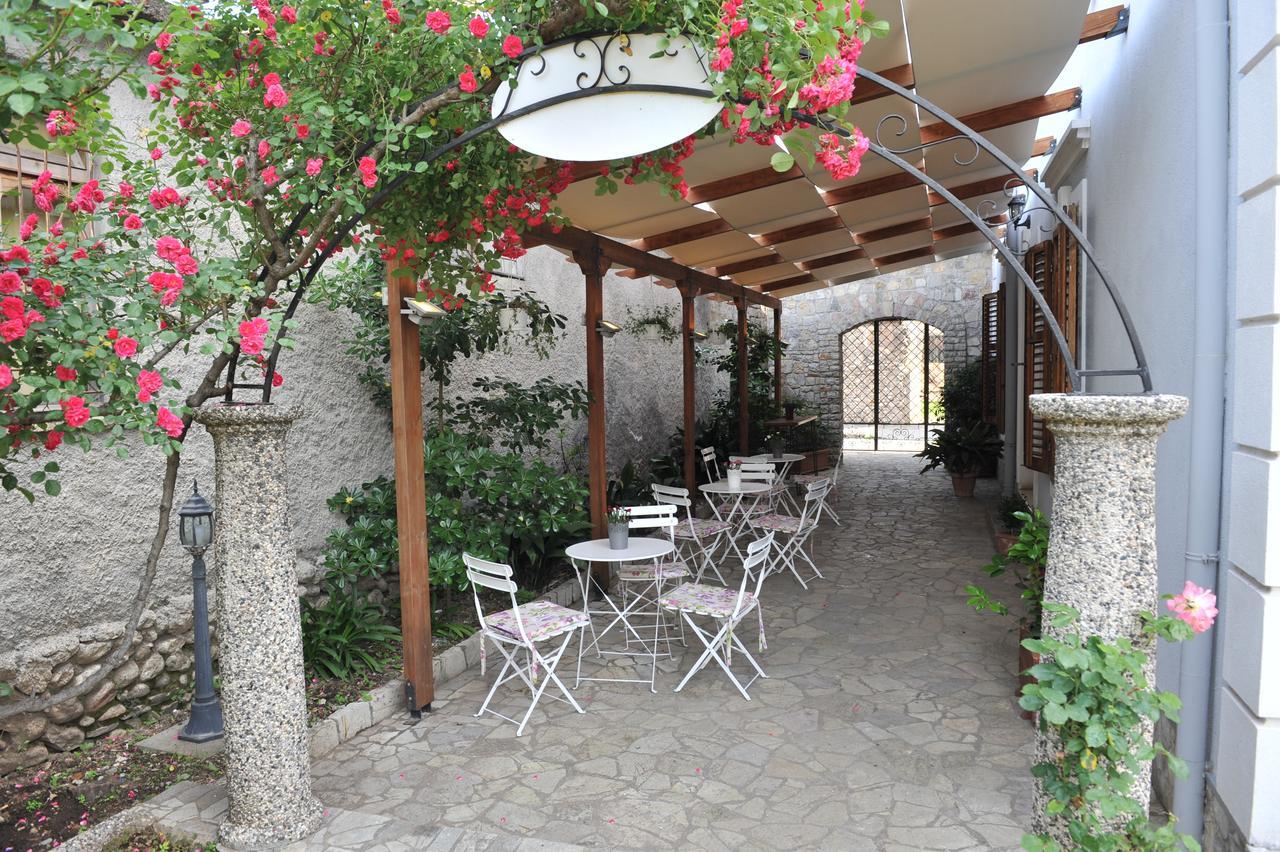 Rose Garden Hotel Shkoder Exterior photo